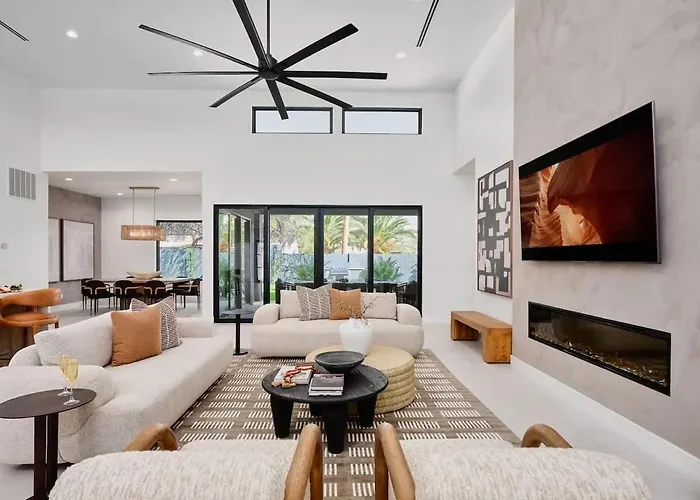Luxe - Solstice Retreat - Heated Pools - 2 Homes Holiday home
