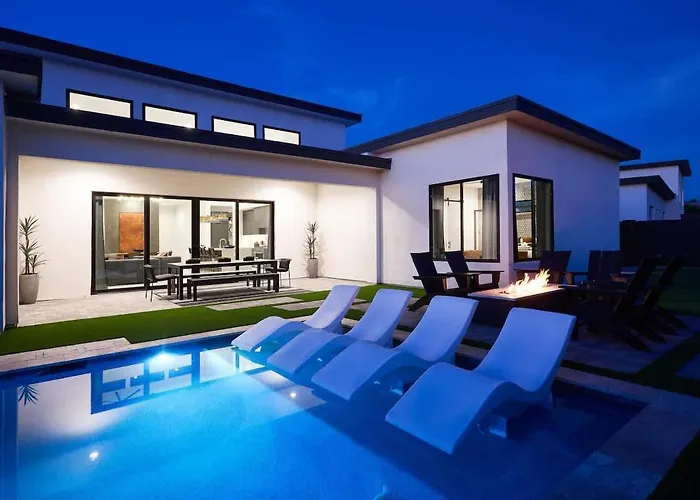 Luxe - Solstice Retreat - Heated Pools - 2 Homes